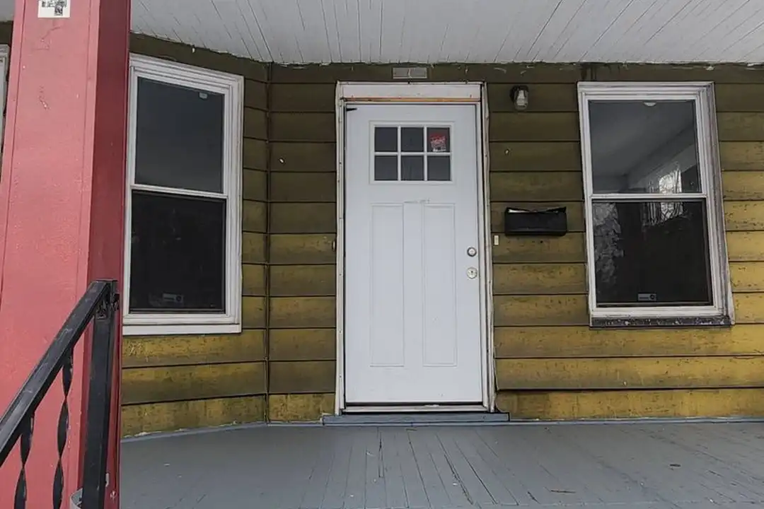 1264 E 111th St – photo 1