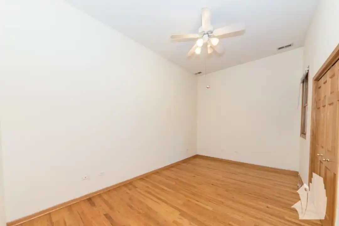 2539 N Southport Ave – pohled 5