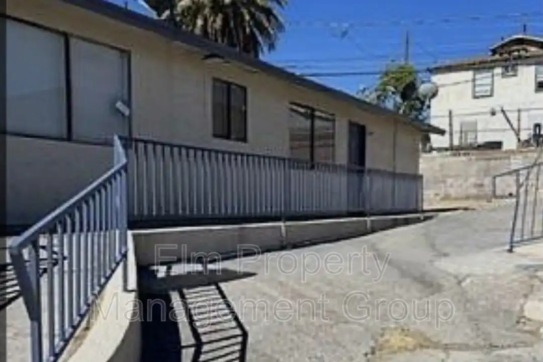 383 N 15th St – photo 1
