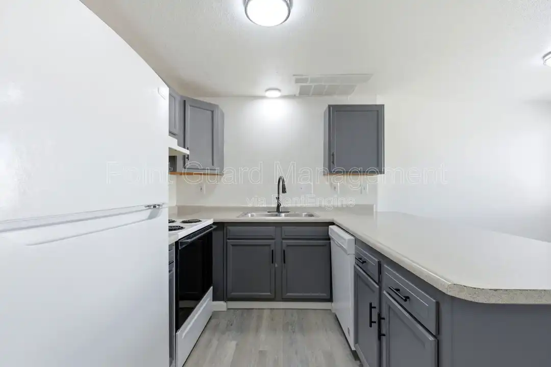 2048 S Cleveland Ave - View 5
