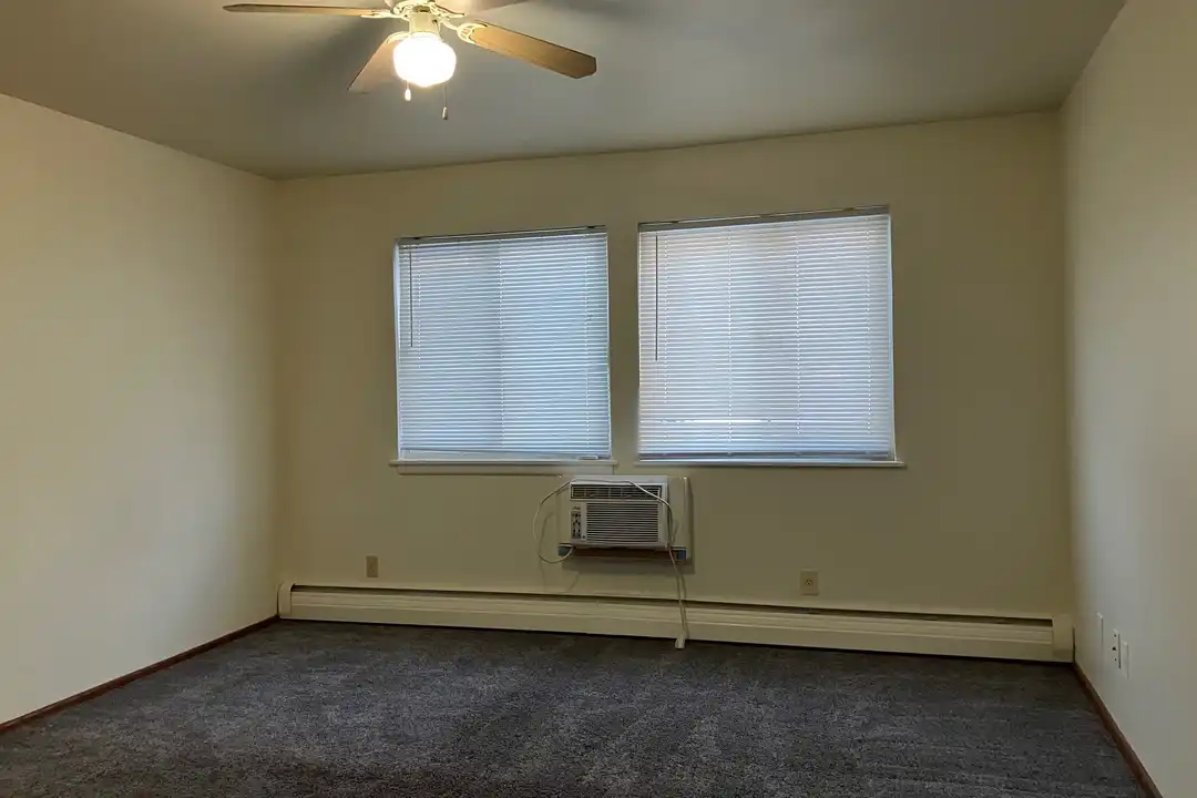 Apartment in Burlington - View 4