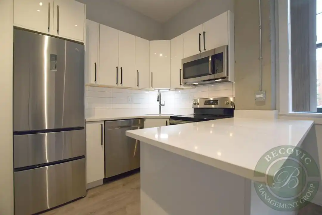 7645 N Sheridan Rd – pohled 3