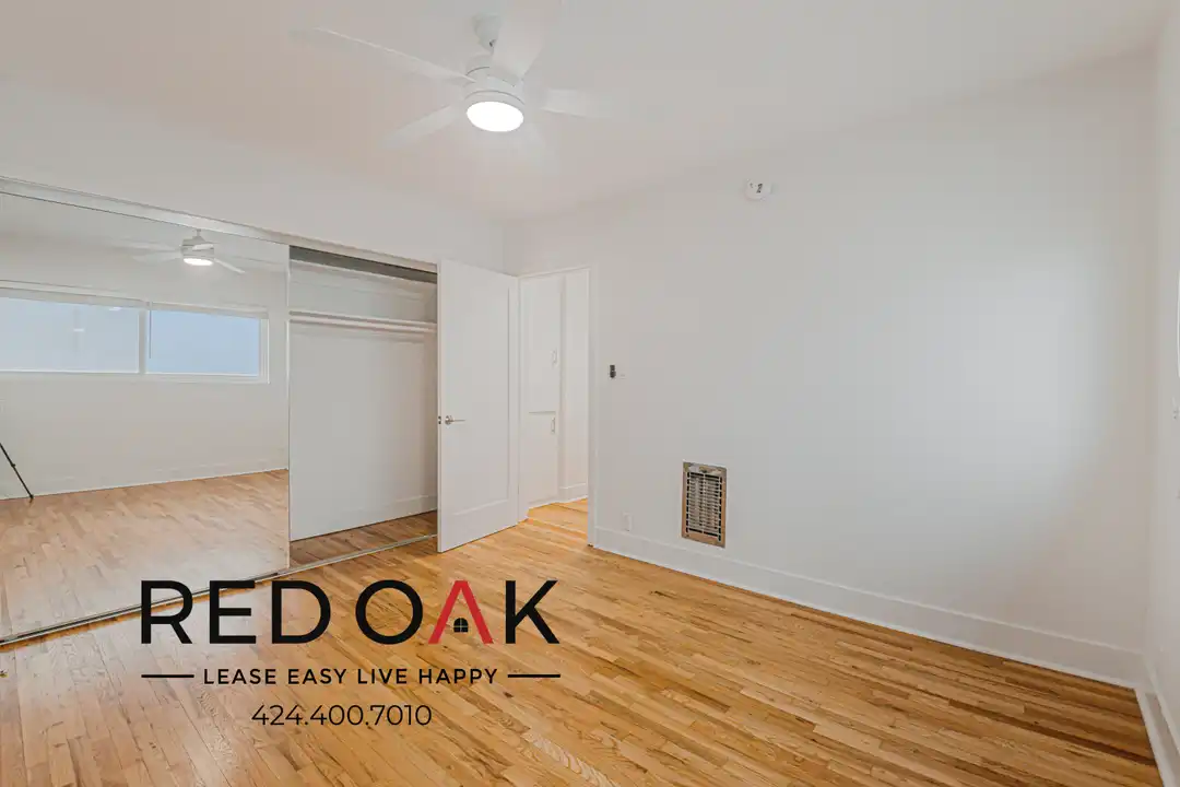 120 S Oxford Ave - View 4