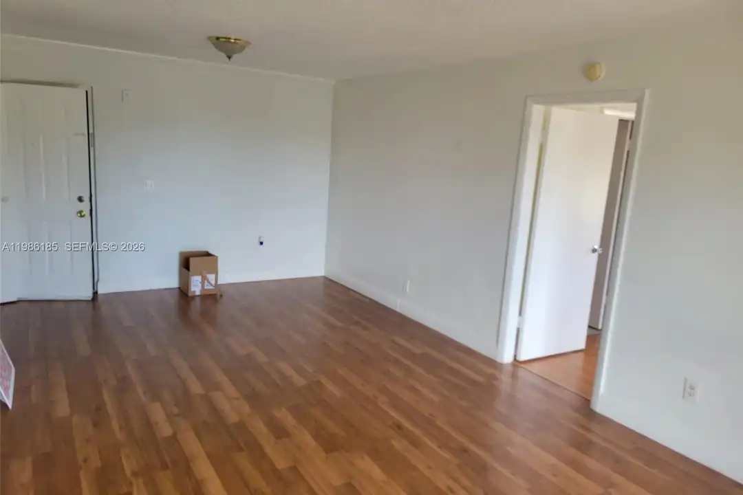 Apartment in Cutler Bay - View 3