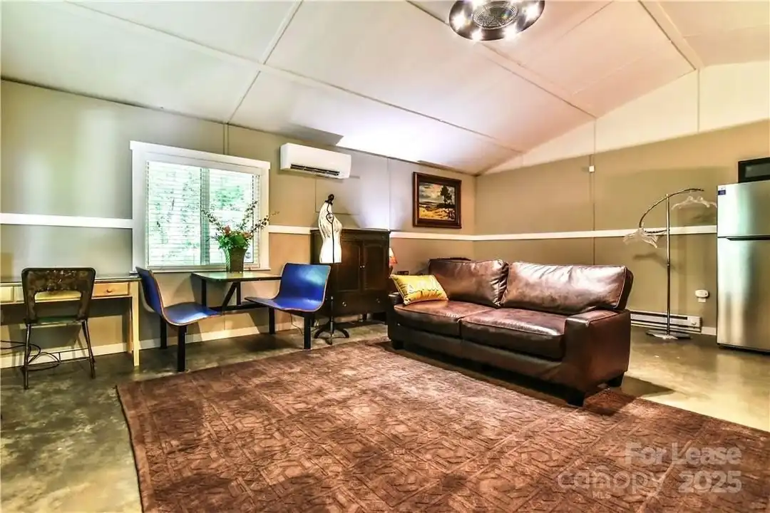 543 College St - View 4
