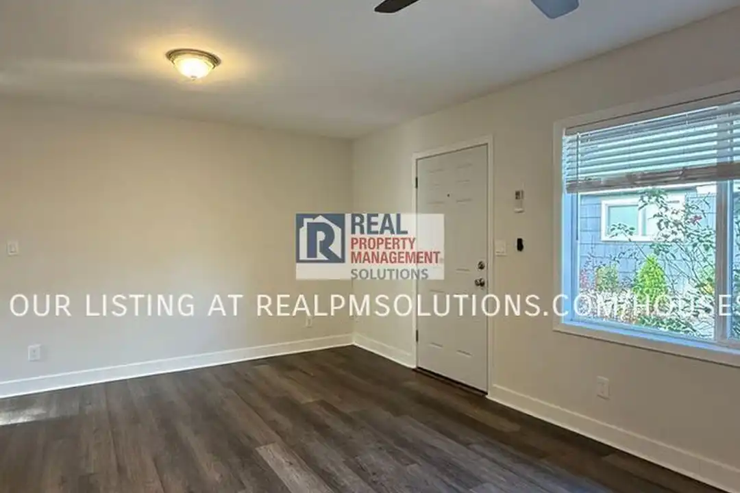 5025 NE 17th Ave - More
