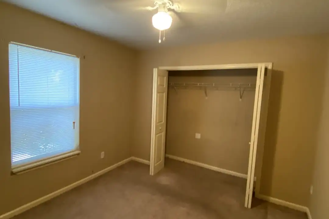 9032 8th Ave – pohled 3