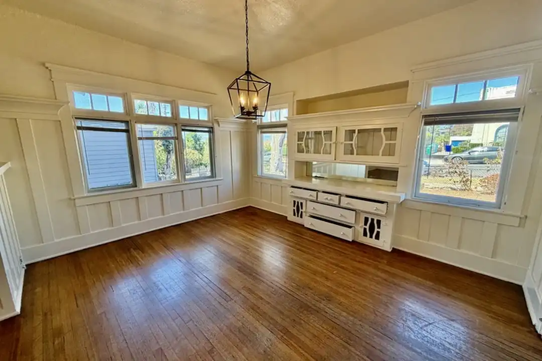 1905 32nd St - View 4