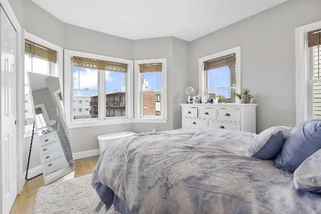 Apartment in Boston, Dorchester Heights, South Boston - View 4