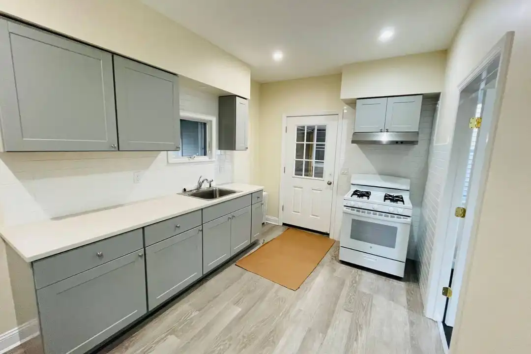 30 Grove St – photo 1 of 11
