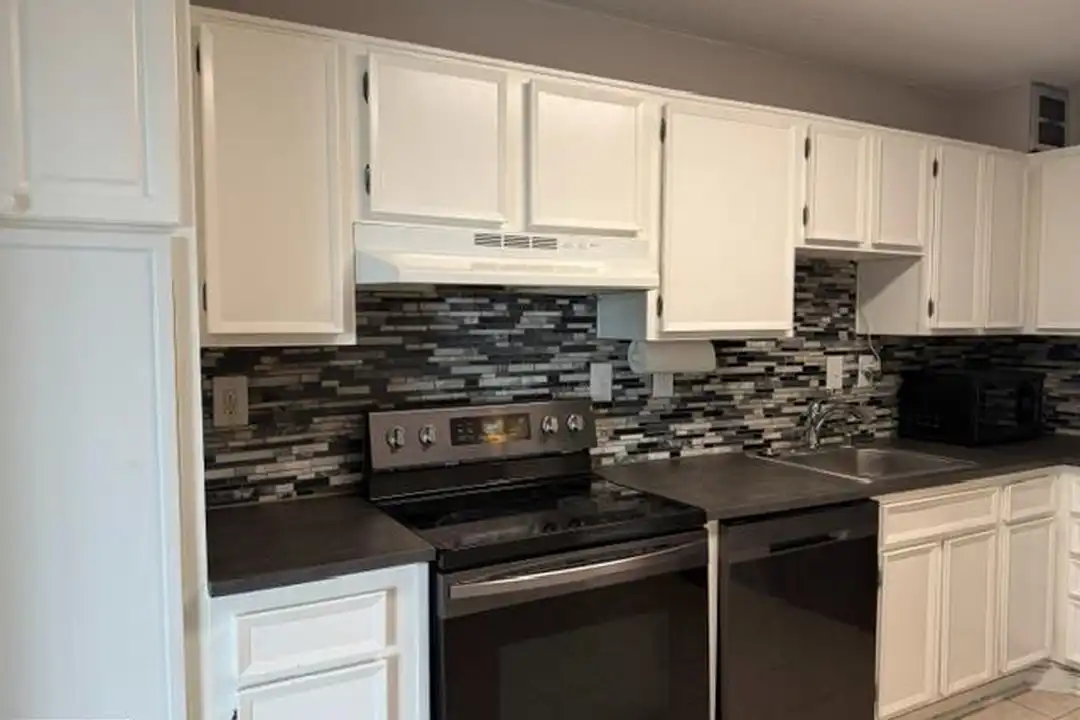 Apartment in Alexandria - View 3