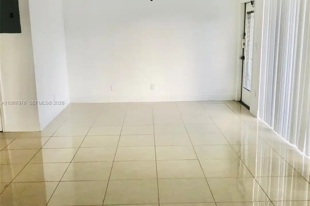 1025 SE 15th St unit 9D - More
