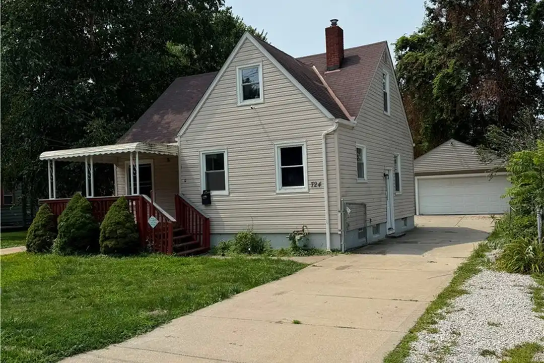 724 E 341st St – photo 1 of 15