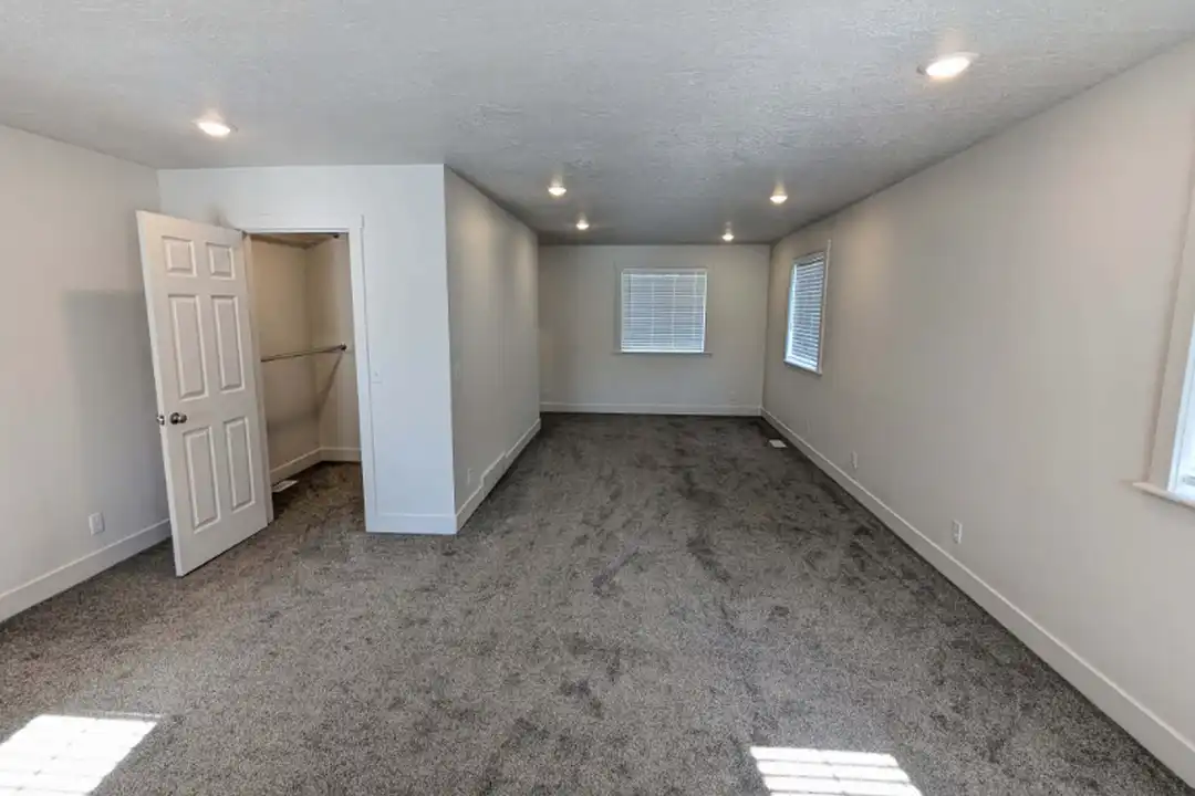 1760 N 400 E - View 2