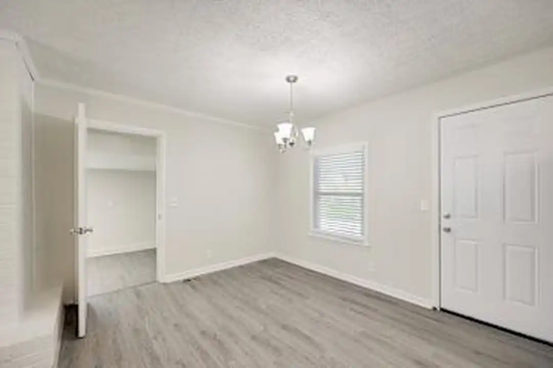 1612 Southgate Dr - More