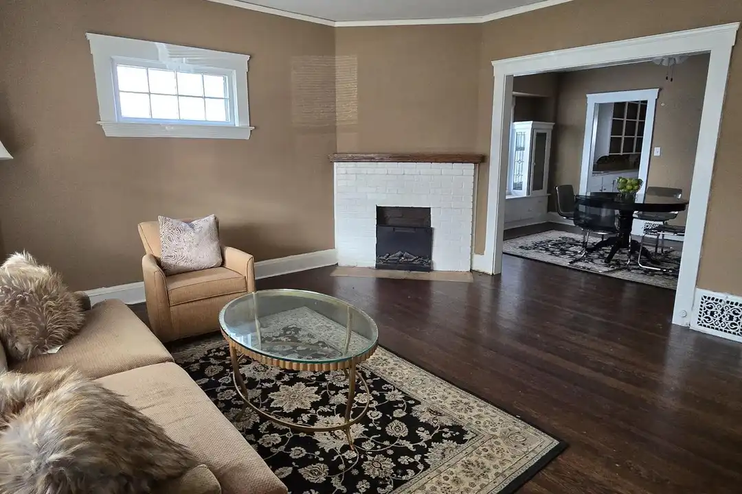1321 W 110th St – photo 1