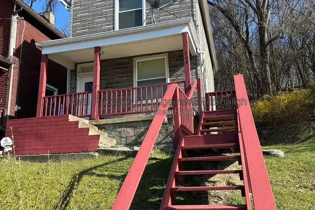 208 Rolfe St – photo 1