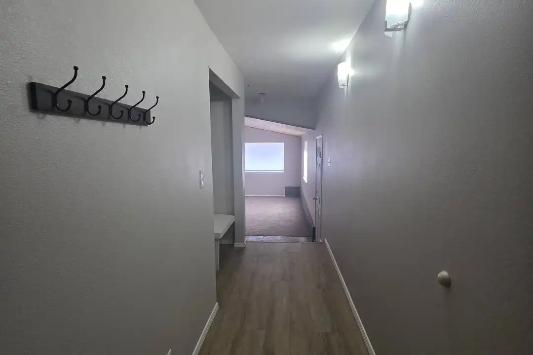7113 W Arrowhead Ave - View 6