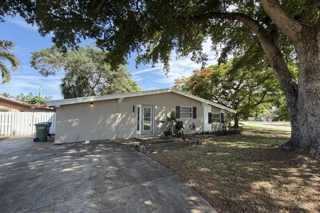 5572 SW 6th Ct – photo 1