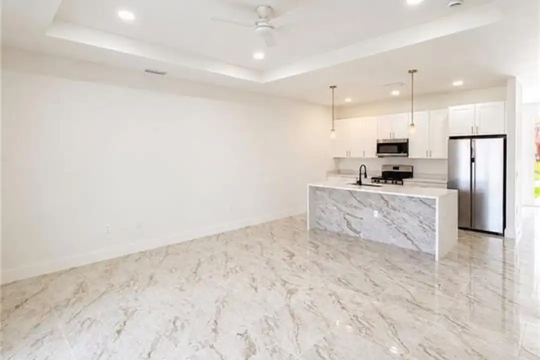 4618 25th St SW - More