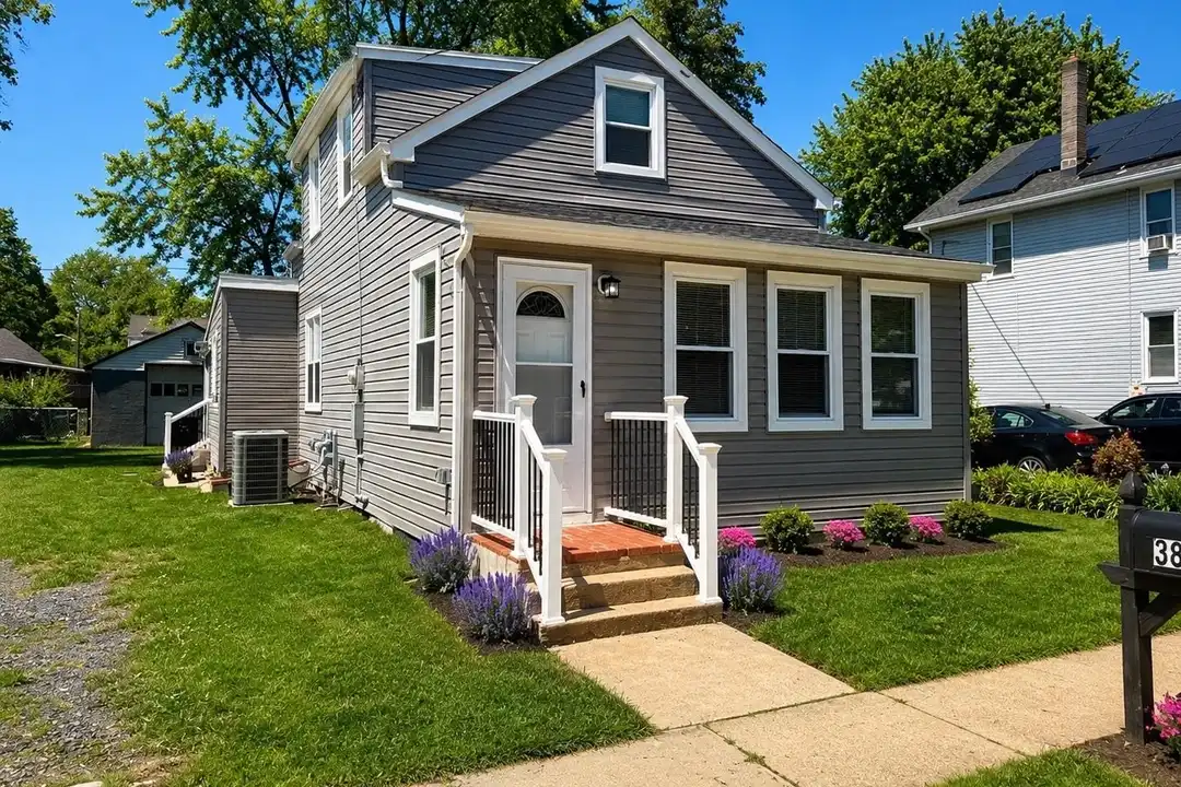House in Lawrence - View 4