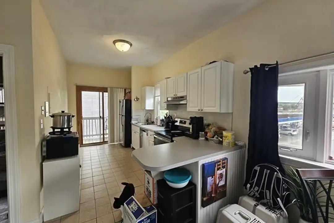464 Meridian St unit B - View 2