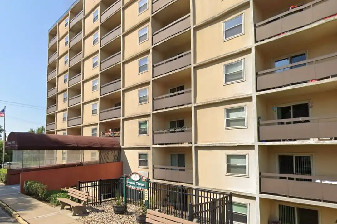 904 3rd Ave – photo 1 of 5