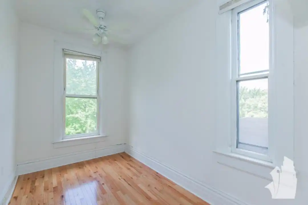 2315 N Southport Ave – pohled 5