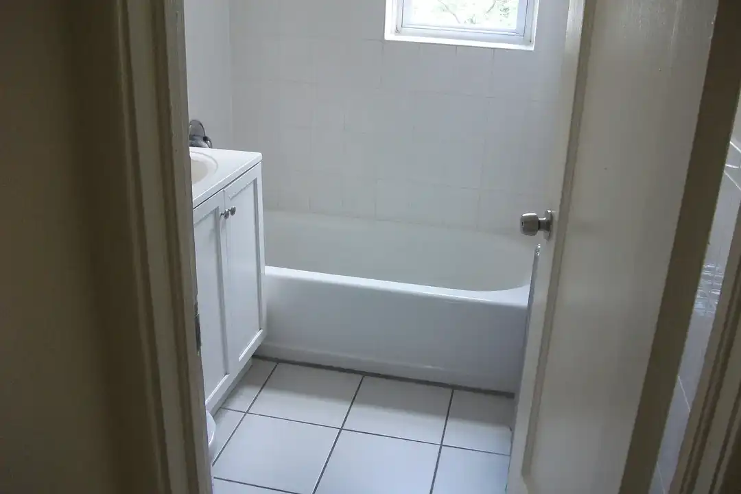 9-15 Chapman Place – photo 1