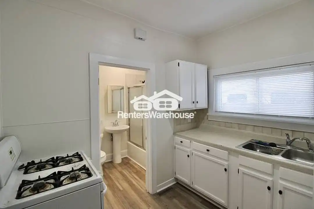 3962 S Cherokee St - More