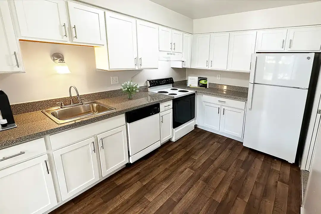 Colony Park Apartments – photo 1