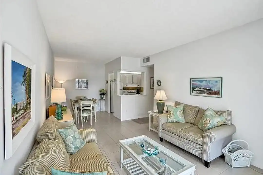 400 N Riverside Dr - View 5