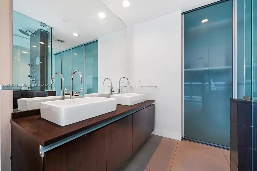 1040 Biscayne Blvd #4208 - More
