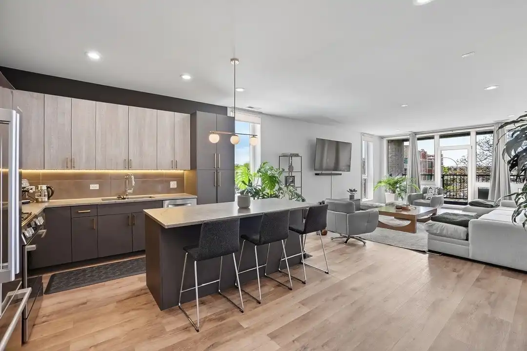 815 N Richmond St unit 301 - View 5