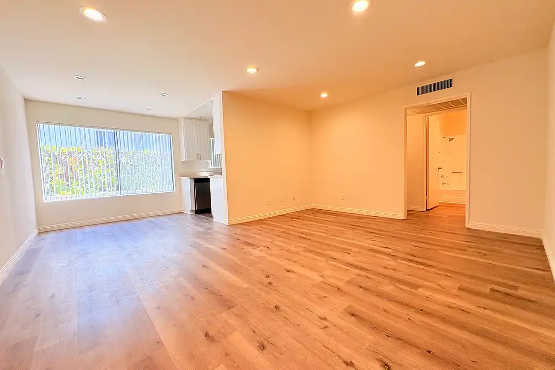 1049 Winchester Ave - View 2