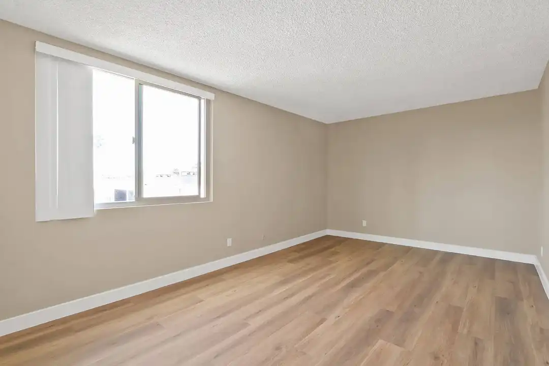 950 4th Street - More