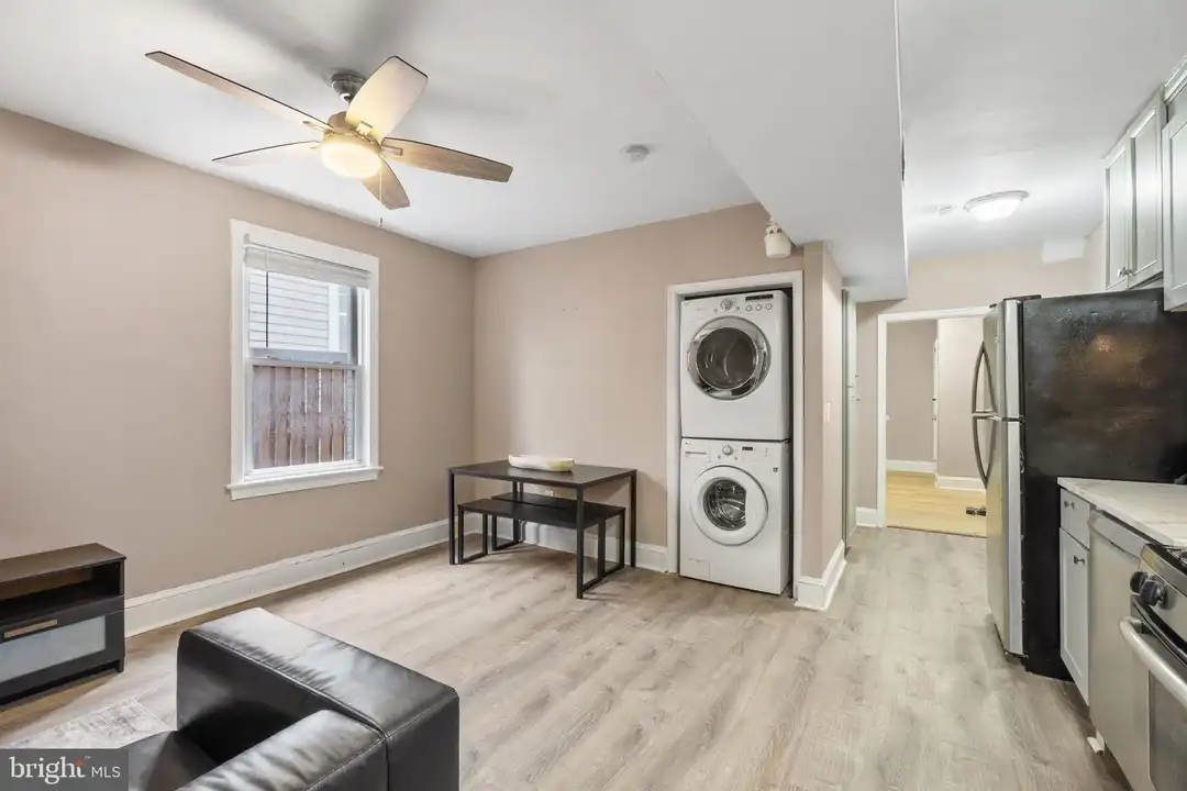 1526 V St SE #2 - View 4