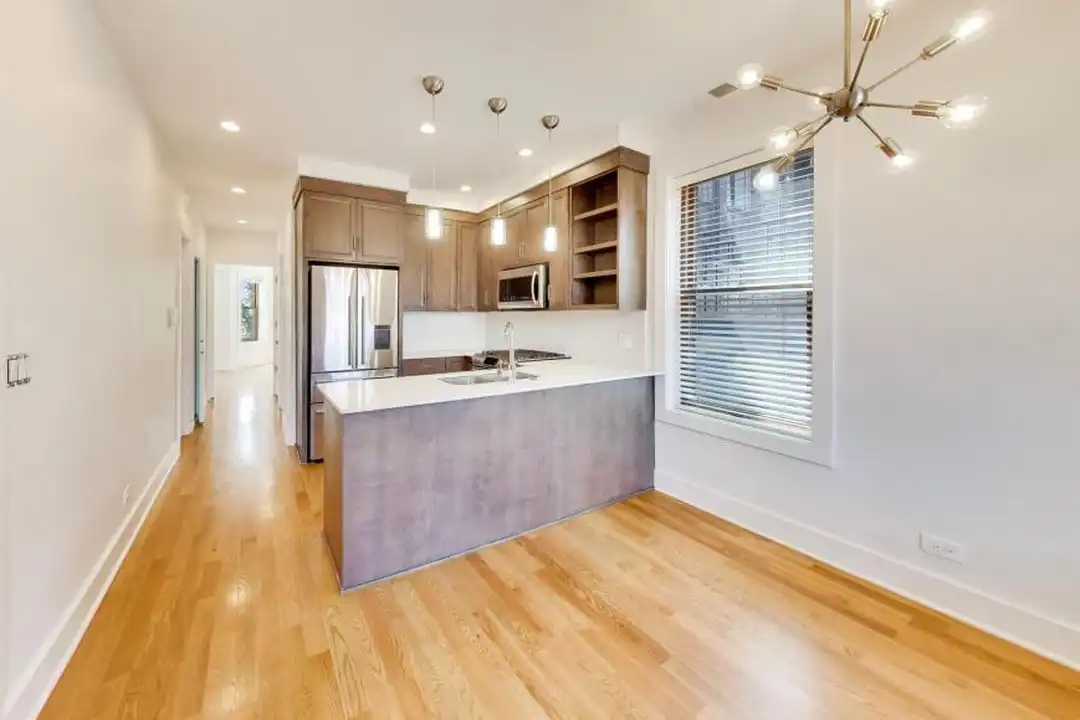 2132 N Oakley Ave - More