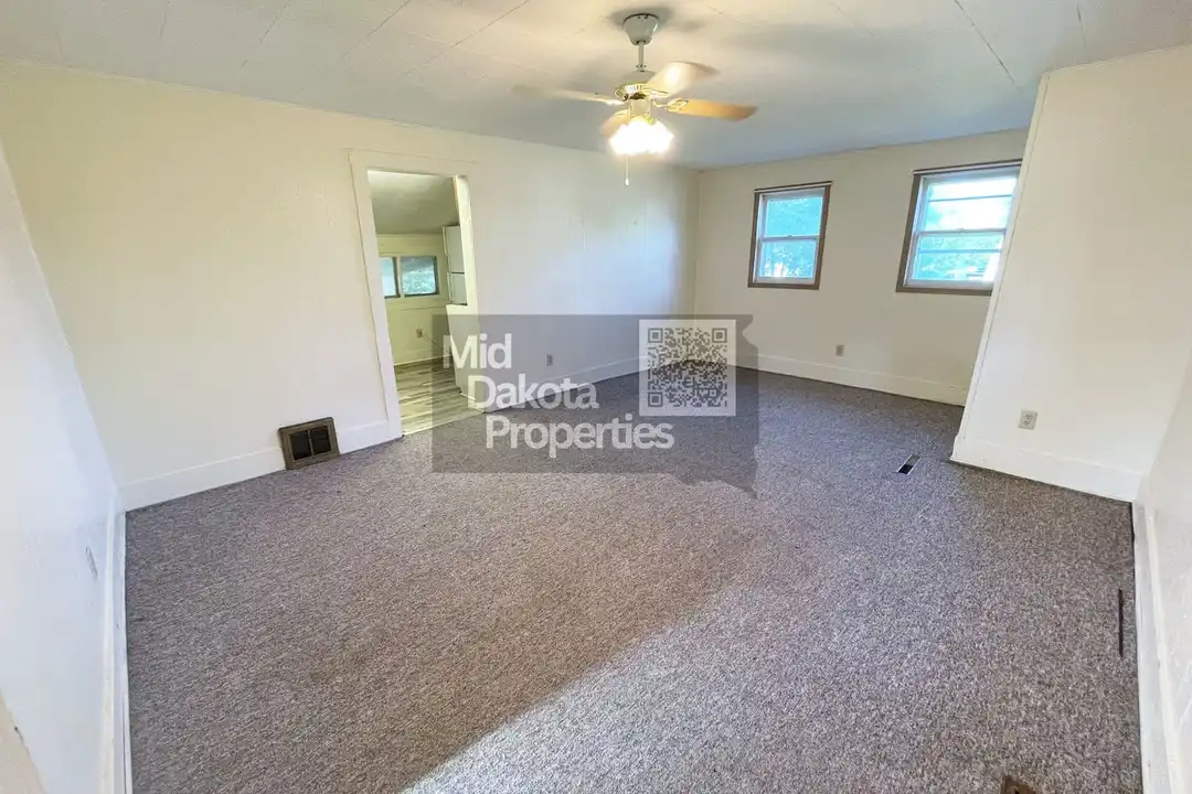 716 W Ash Ave - More