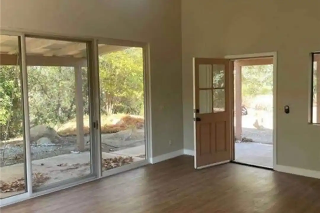 32725 Jerome Ln - View 4