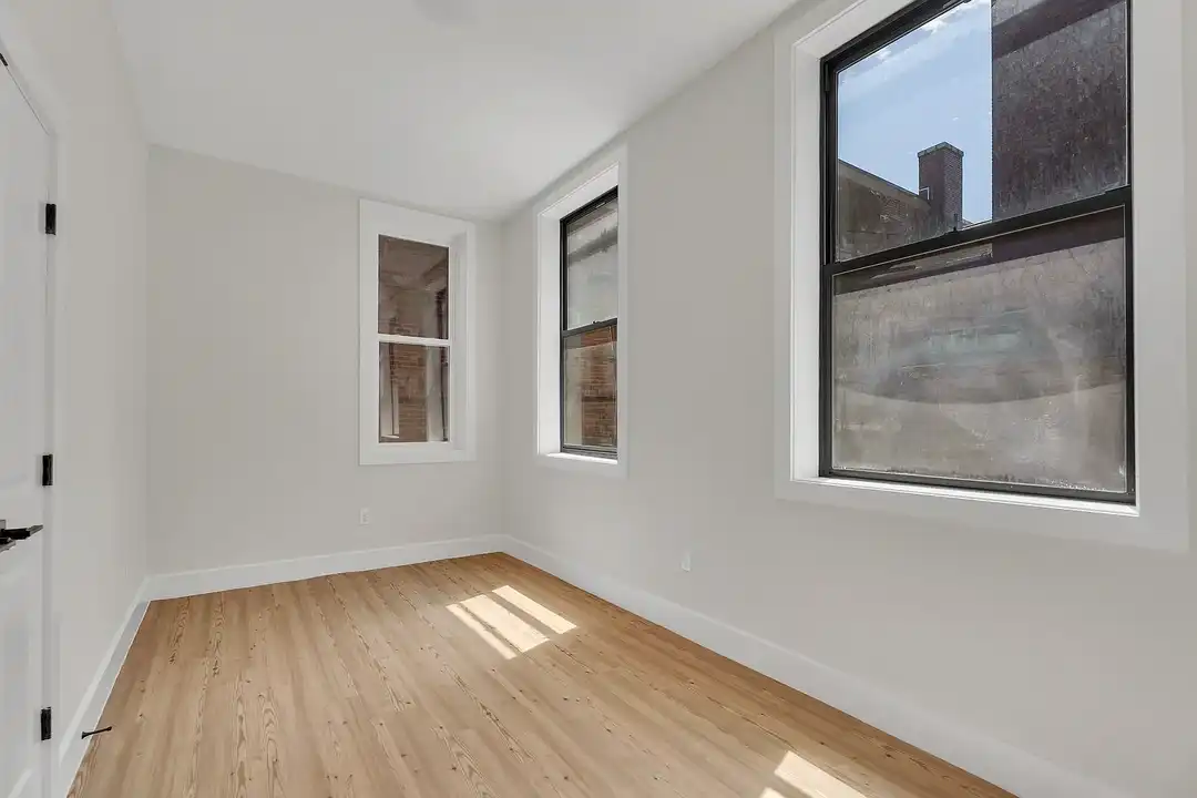 472 Main St – photo 1 of 18