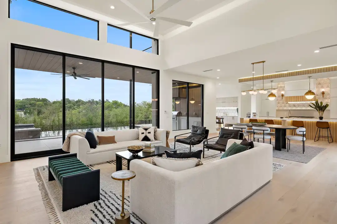 2401 Oakhaven Cir - View 3