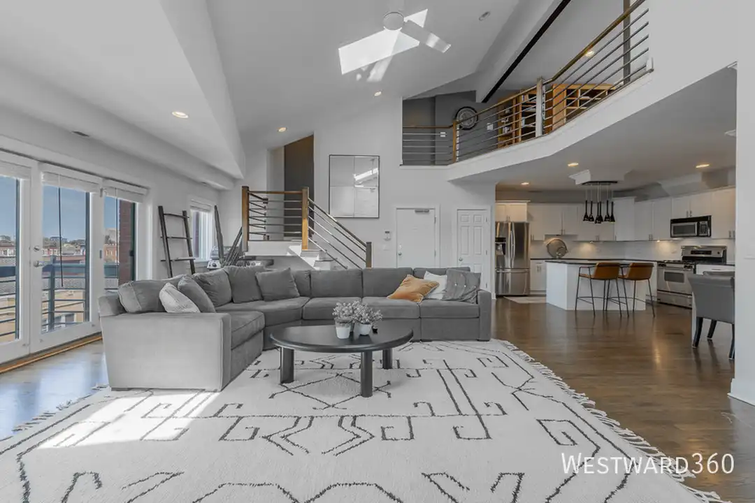 2033 W Superior St - View 2