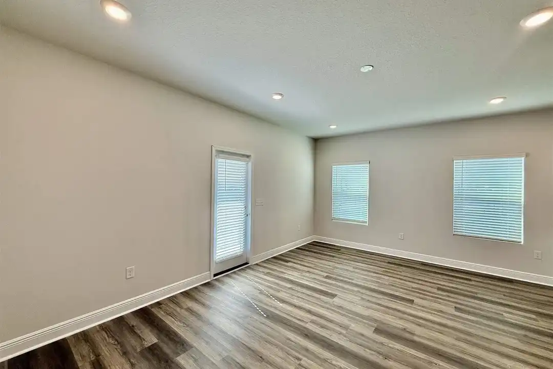 4067 Pendragon Cir - More