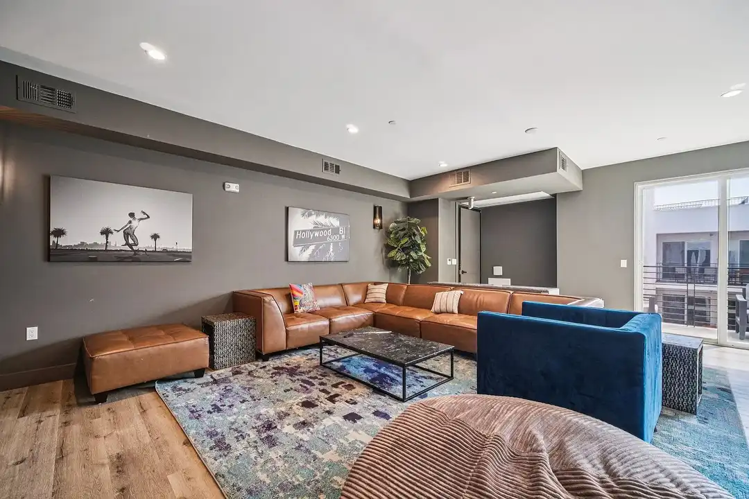 Apartment in Los Angeles, North Hollywood - View 5