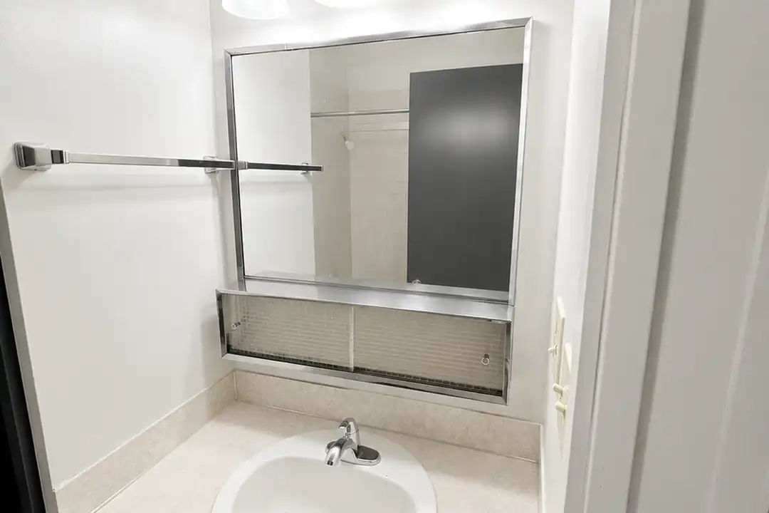 927 N 96th St unit 27A – další