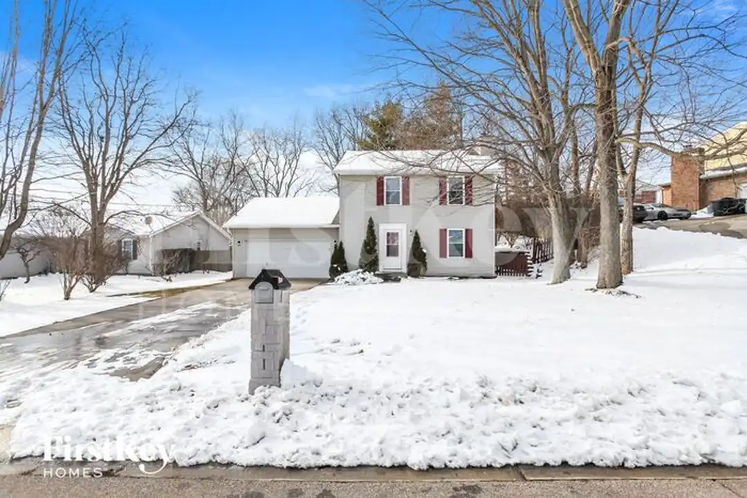 215 Rachel Ln – photo 1 of 15