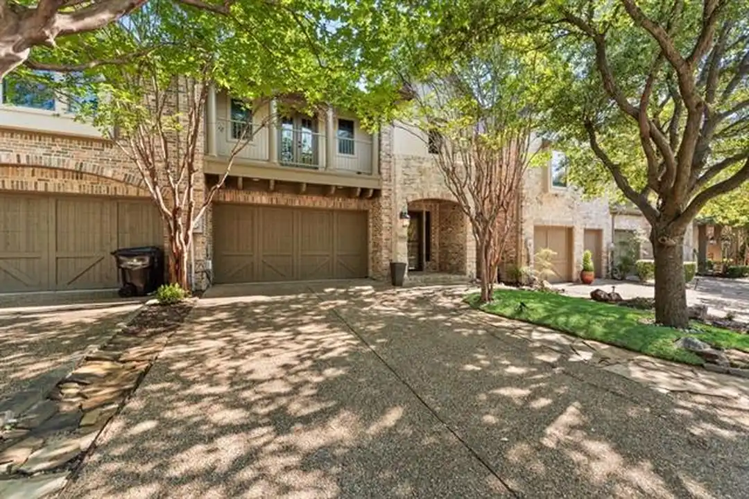 5379 Balmoral Dr - View 2