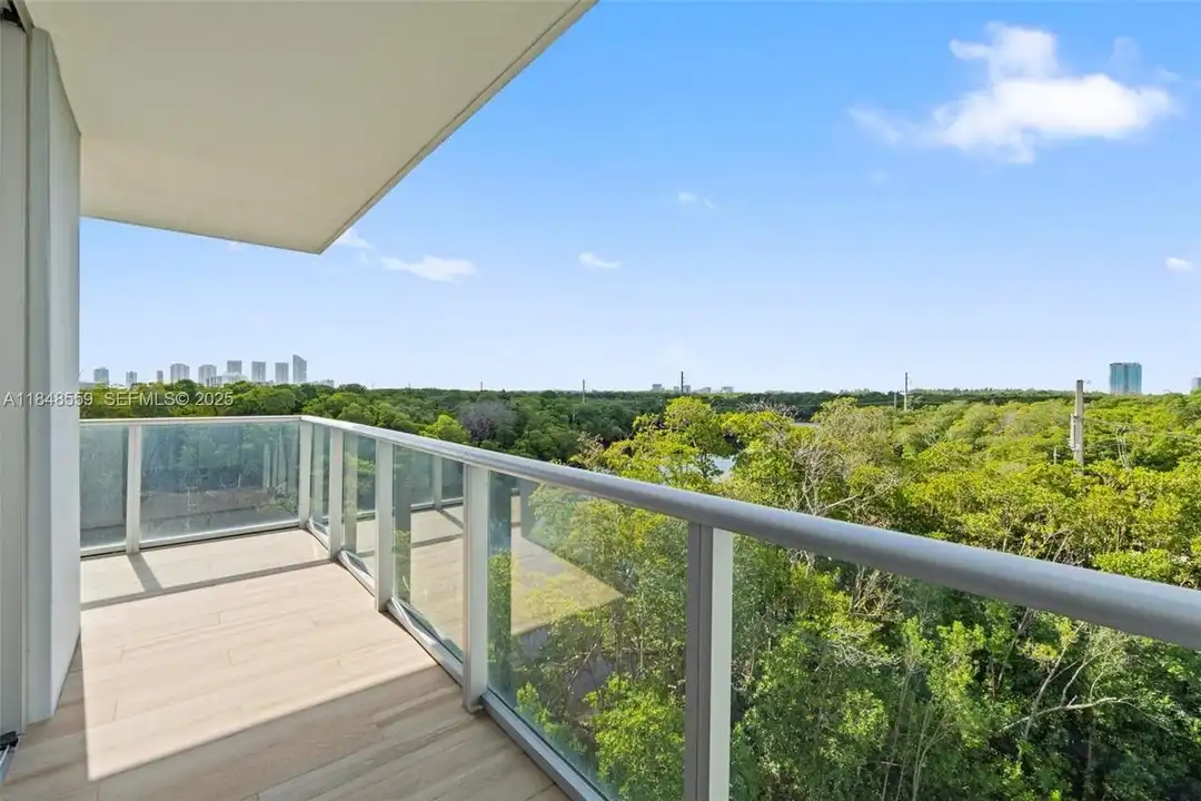 Apartment in Aventura - More