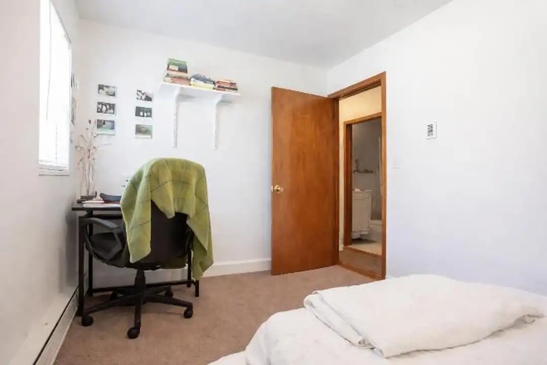 121 Centre St - More